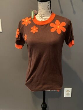 NWT OXKNITSTORE size small flower shortsleeved top 💯 cotton